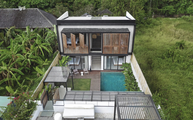4 BR Berawa 5 min Walk Beach Enclosed Living Room Villa - photo 4