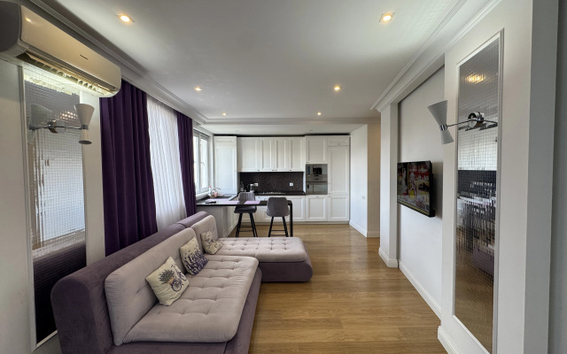 Mirror Apartment in Olympic Park Flat