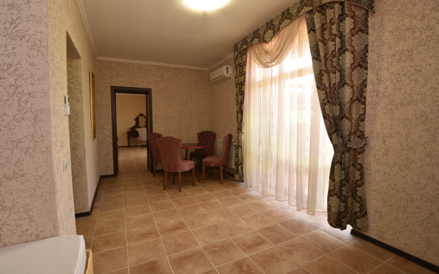 Zamok Azov Hotel