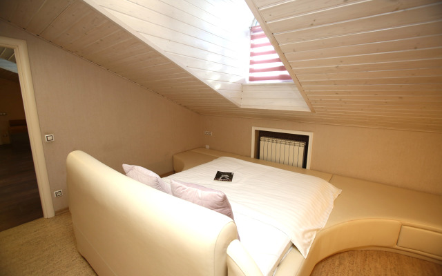 Dlya 8mi Gostey Nevsky 5 Apartment