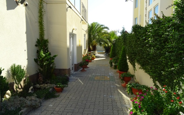 Na Tsvetochnoj Private House