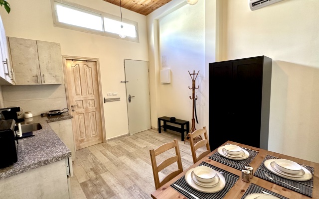 Shikarnye Apartamenty Ryadom s Parizhskoy Ploschadyyu v Khayfe Apartments