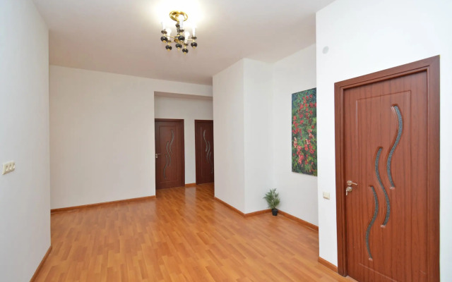 Prostornaya Kvartira na Severnom Prospekte, Hh533 Flat