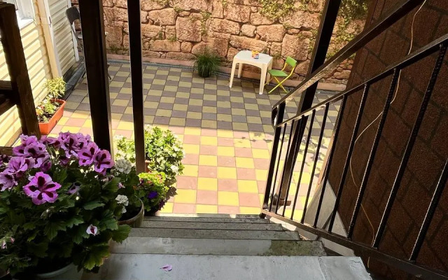 Polina Guest House