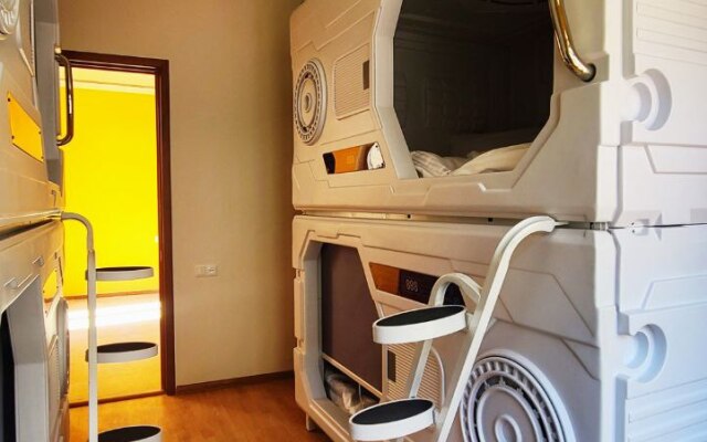 Capsula Hotel Hostel