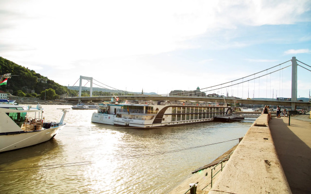 Luxury With Danube View Apartments