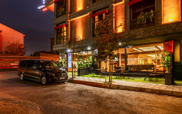 Hotel Elysian Airport