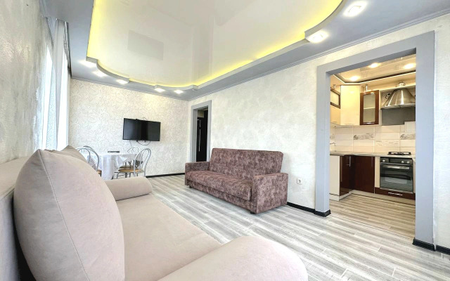 Tryokhkomnatnaya na Proletarskoy Flat