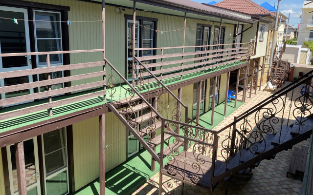 Na Uyutnoy 10 Guest House