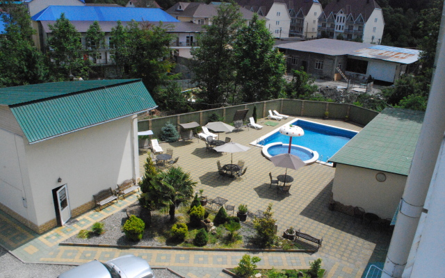 Arlyuma Hotel