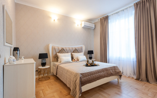 Apartamenty dvukhkomnatnyye extra lux v tsentre