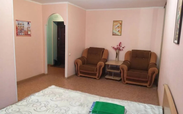 Na Naberezhnoy V Tsentre Goroda Flat