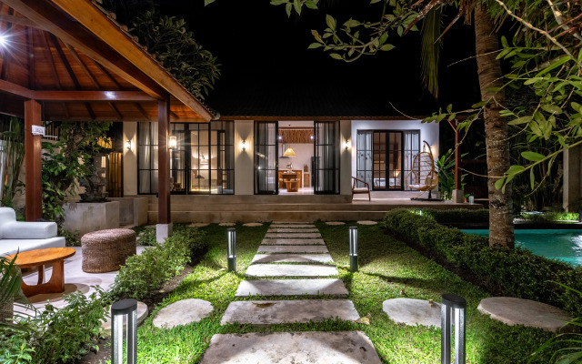 Hijau by EVDEkimi – Charming 2BR Escape with Pool, Outdoor Lounge, Lush Garden – Long Stay Extras Villa