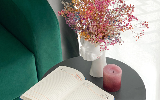 Апартаменты студия 30 кв.м. с двуспальным диваном и балконом 6 этаж