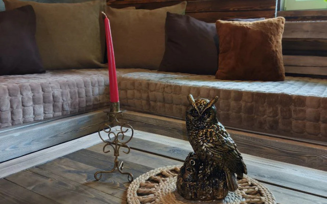 Частный дом в лесу у реки