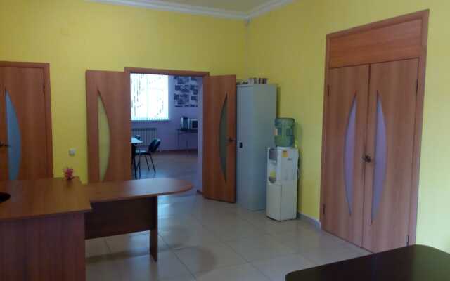 Teplichnyij Hostel