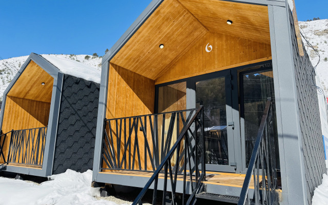 Частный дом с видом на Кавказский хребет