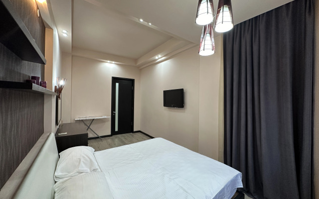 3-komn. ryadom s restoranom DIMOND, DI8210 Flat
