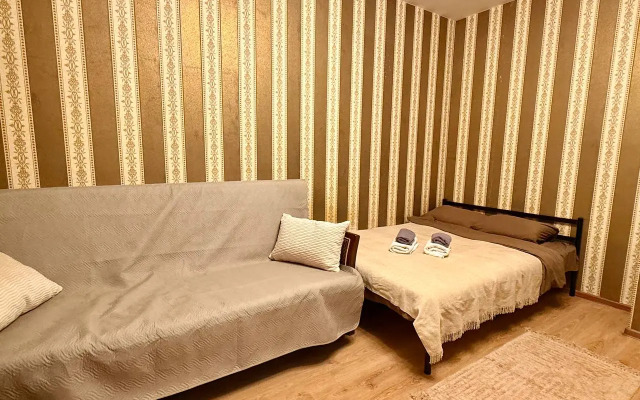 Posutochno - uyutnoye retro-gnezdyshko pochti v samom tsentre Flat