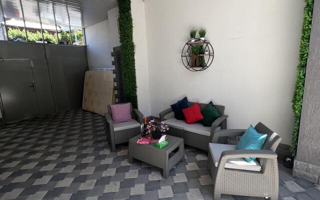 Comfort With Green Refreshing Interior Apartments