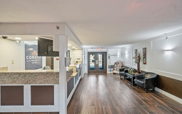 Отель Coratel Plus Suites Wichita West Airport