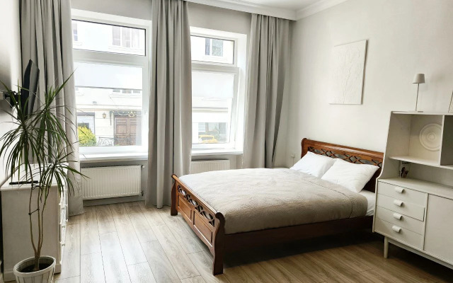 V Tsentre U Parka Luizy Flat