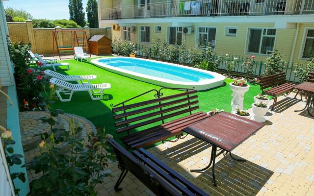 Love Story Hotel
