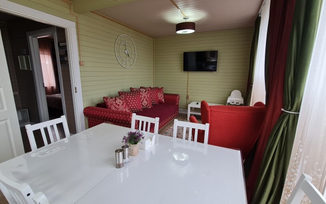 S Krasnym Zalom Private house