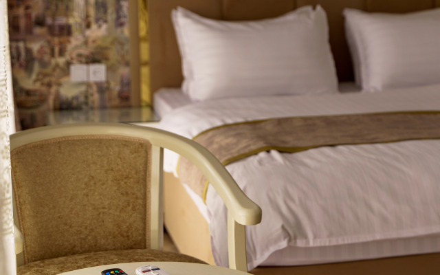 Ayniy Hotel