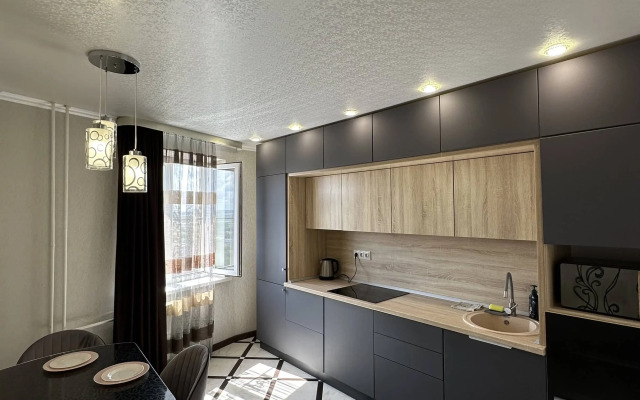 Dvukhkomnatnaya V Tsentre S Vidom Na Gorod Flat