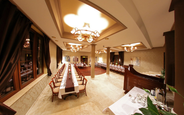 Отель Korona Park Klewinowo