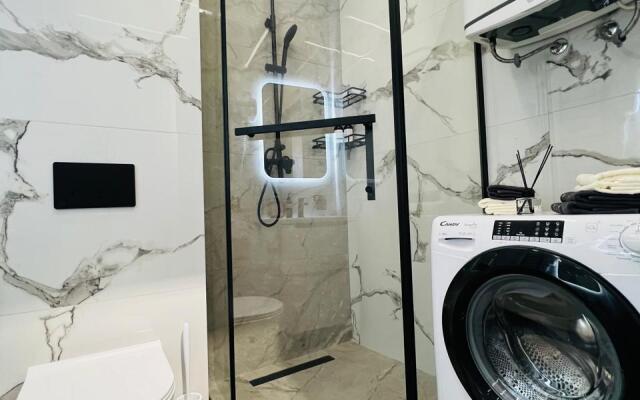 Studiya S Dizaynerskim Remontom S Baseynom I Balkonom Apartaments
