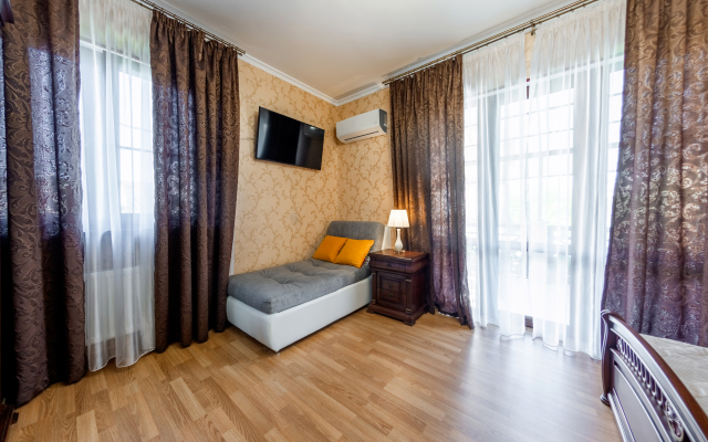 Uyutny dom u morya Private home