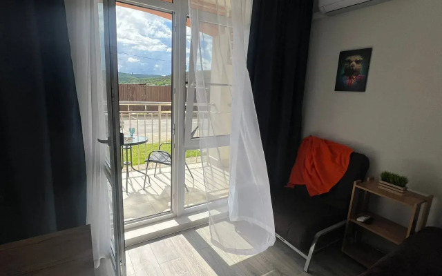 Квартира Студия с Бacсeйном в ЖК Кипарис 336