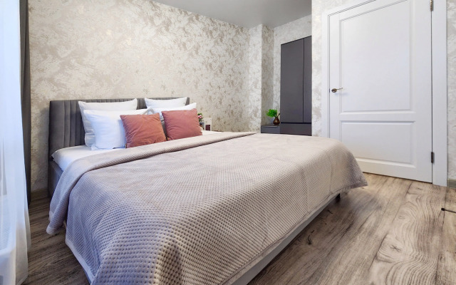 Апартаменты Уютная 3-комнатная на Взлетке возле ТРЦ Планета