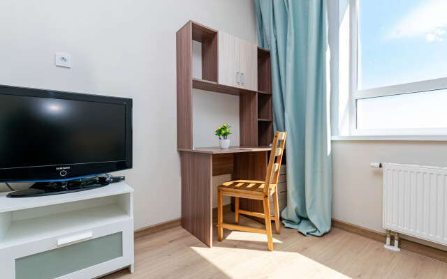 Svetlaya Shikarnaya Tryokhkomnatnaya Kvartira U Stolitsy Apartments