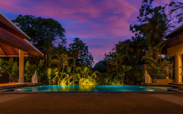Toba Baan Bua Estate Naiharn Beach Villa