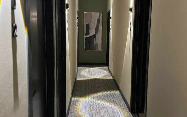 Twelve Inn Hotel