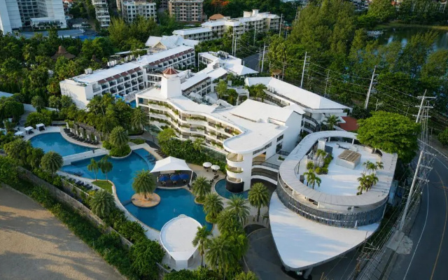 Holiday Inn Resort Phuket Karon Beach by IHG Hotel - Image 2