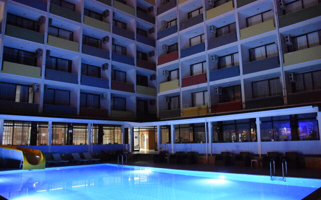 Vi̇va Beach Hotel