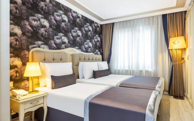 Raymond Old City Hotel