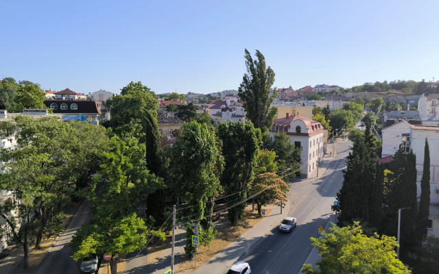 Na Ploschadi Ushakova Flat