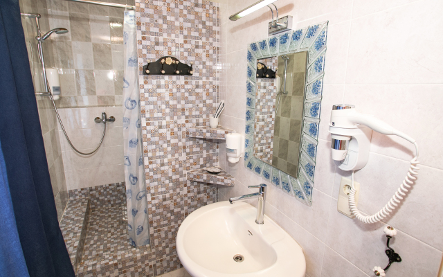 Grey-S Guest House