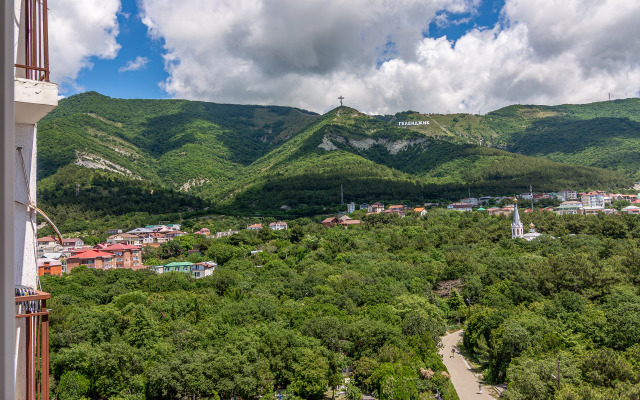 Квартира Евротрешка с видом на горы