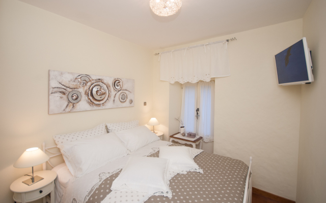 Old Square Stone Pearl Apartments