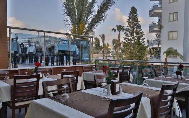 Opia Hotel
