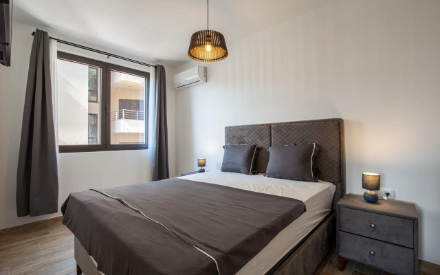 Contemporary Retreat in Bečići Apartments