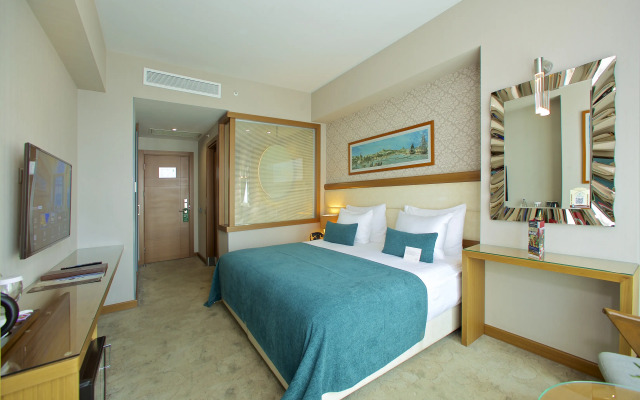 Momento Golden Horn Hotel
