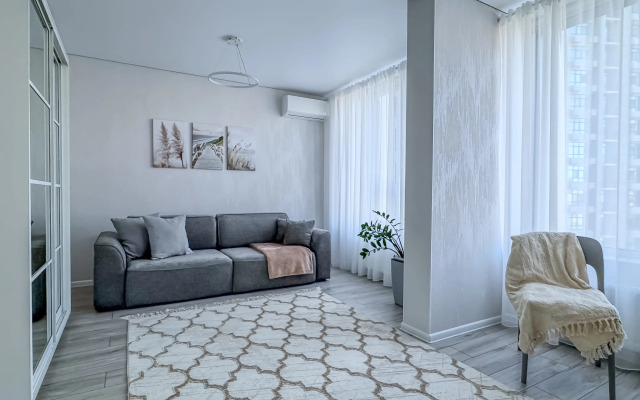 Studiya Green Fox na Bekhtereva 2B Flat