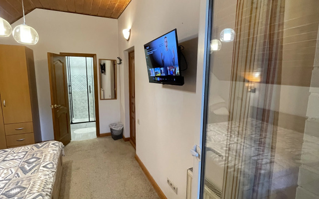 Zamok U Khudozhnika Guest House